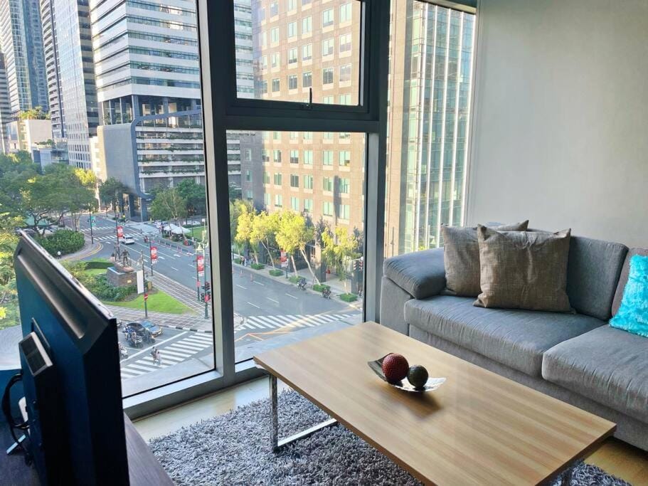Marina- Avant BGC parking w fee Apartment in Makati