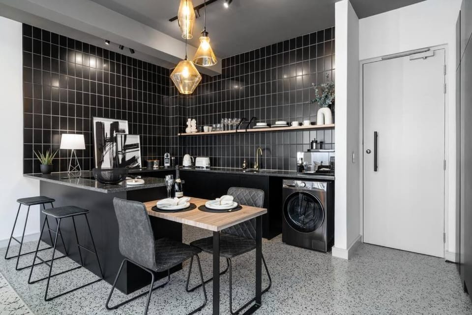 Coffee/tea facilities, Kitchen or kitchenette, Dining area, oven, washing machine, dryer