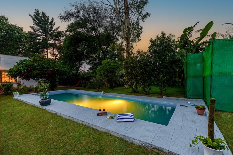 Day, Natural landscape, Garden, Garden view, Pool view, Swimming pool, sunbed