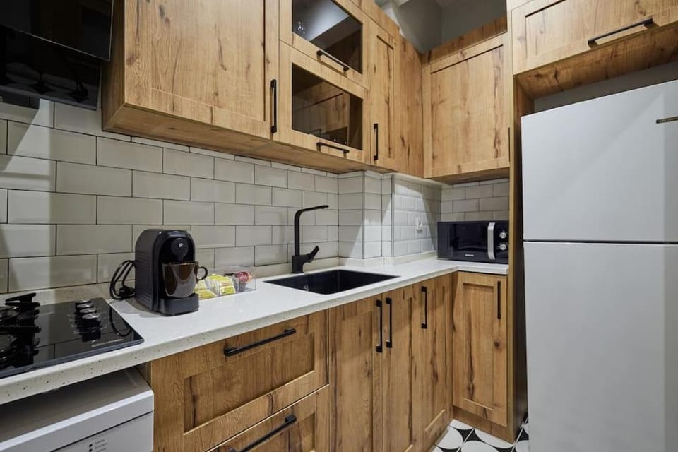 Coffee/tea facilities, Kitchen or kitchenette, dishwasher, stove