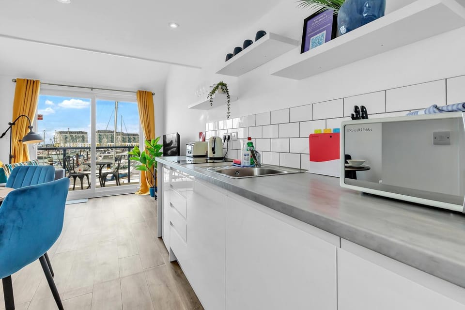 Coffee/tea facilities, Kitchen or kitchenette, microwave, toaster