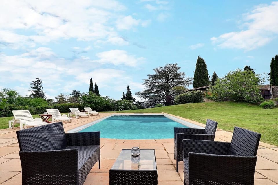 Saint-Fortunat - Authentic Home with Pool - Saint-Didier-au-Mont-d'Or House in Auvergne-Rhône-Alpes