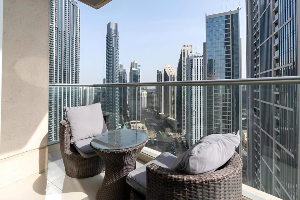 Property building, Day, View (from property/room), Balcony/Terrace, Living room, Seating area, City view