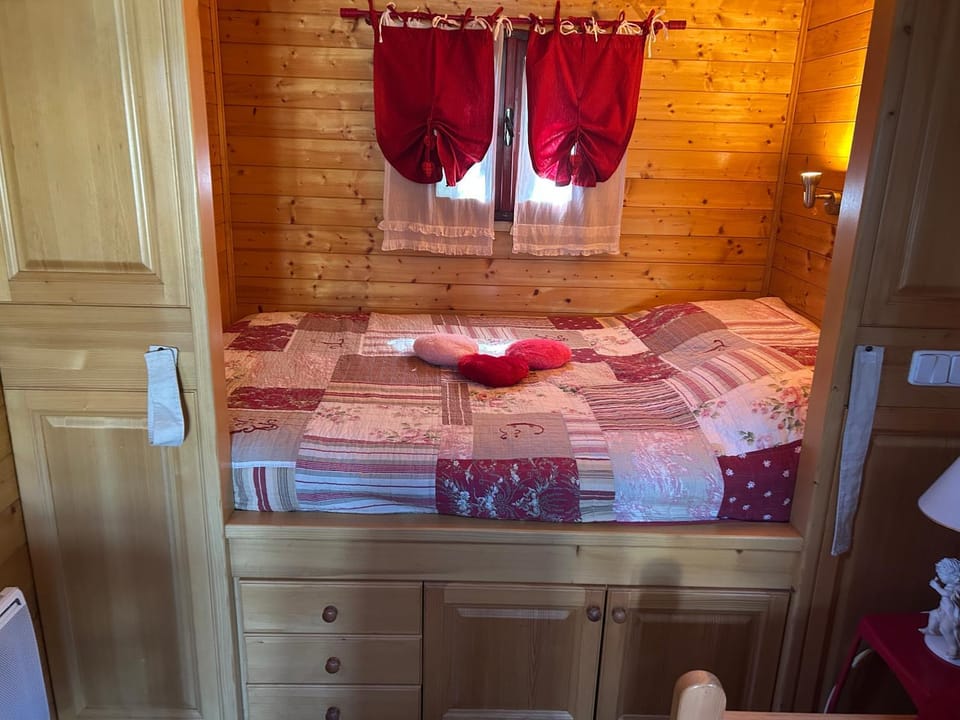 Roulotte la comtoise Apartment in Nouvelle-Aquitaine