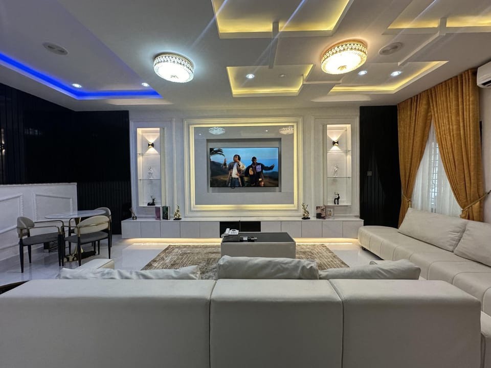Communal lounge/ TV room