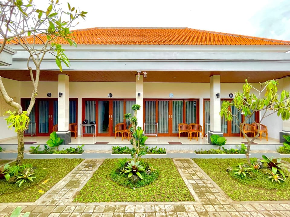 Property building, Spring, Day, Garden, Garden view