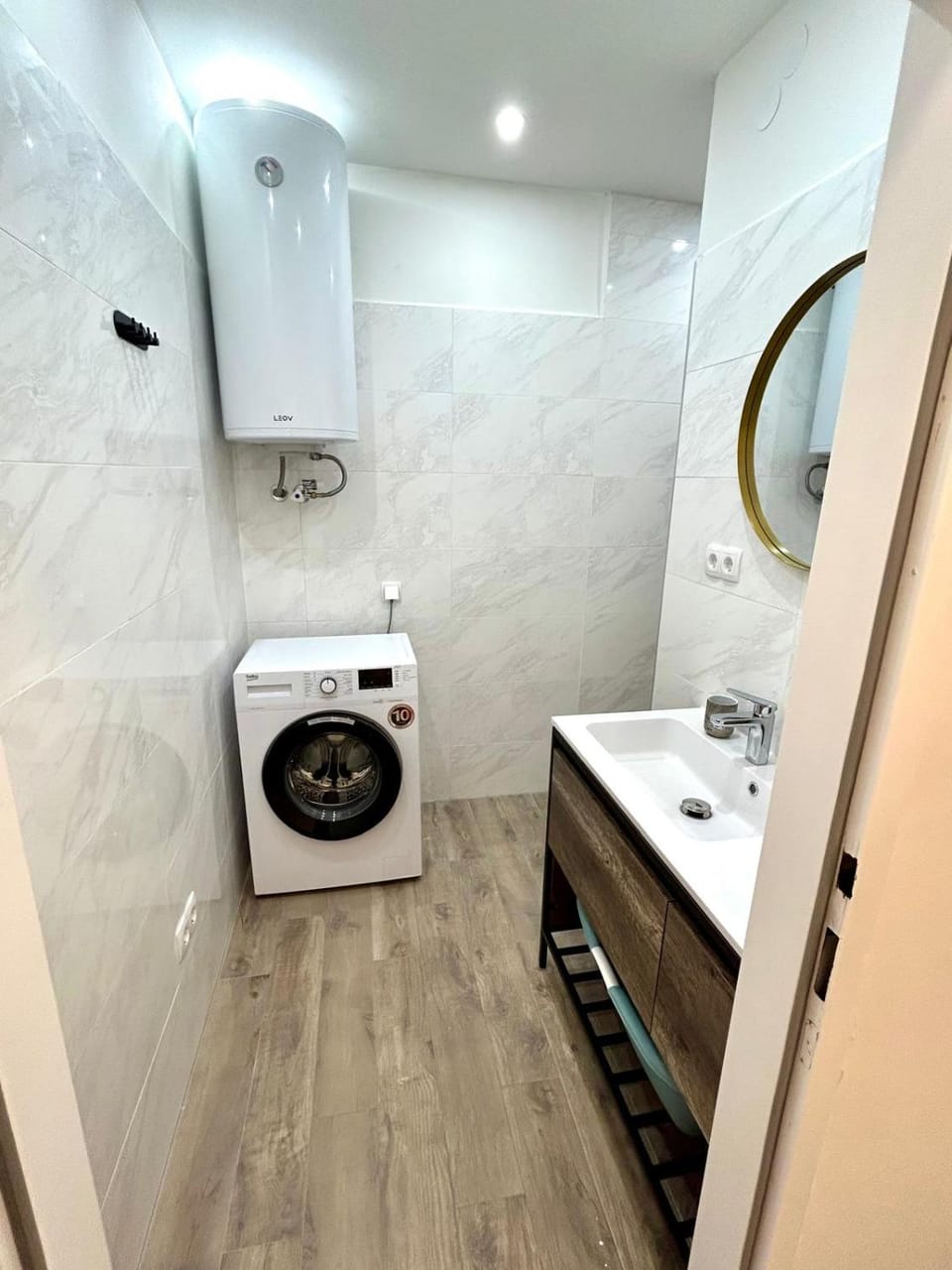 Bathroom, washing machine