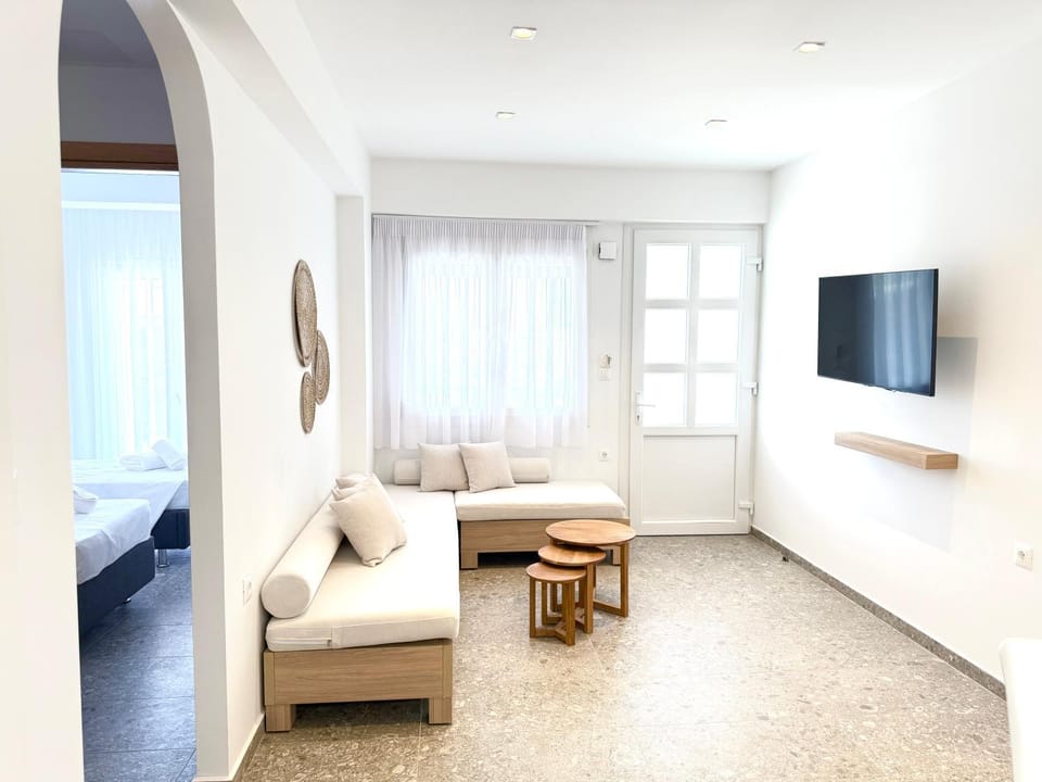 Sakellis Home 2- Steps to Beach & Town Apartment in Kardamena