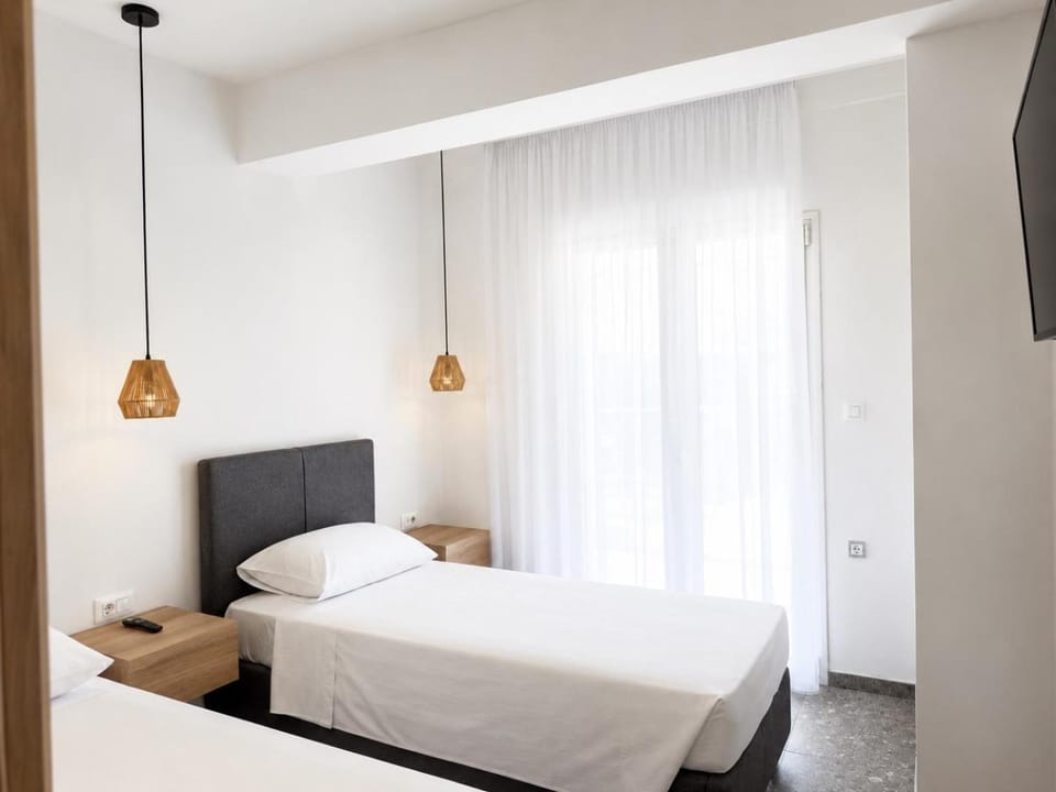 Sakellis Home 2- Steps to Beach & Town Apartment in Kardamena