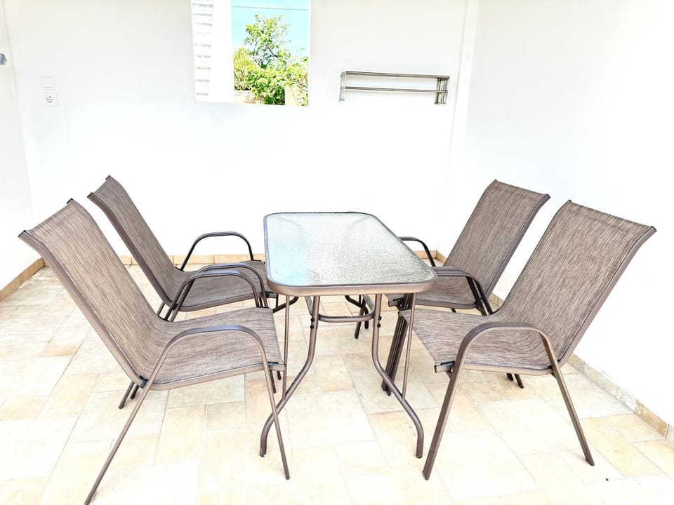 Sakellis Home 2- Steps to Beach & Town Apartment in Kardamena