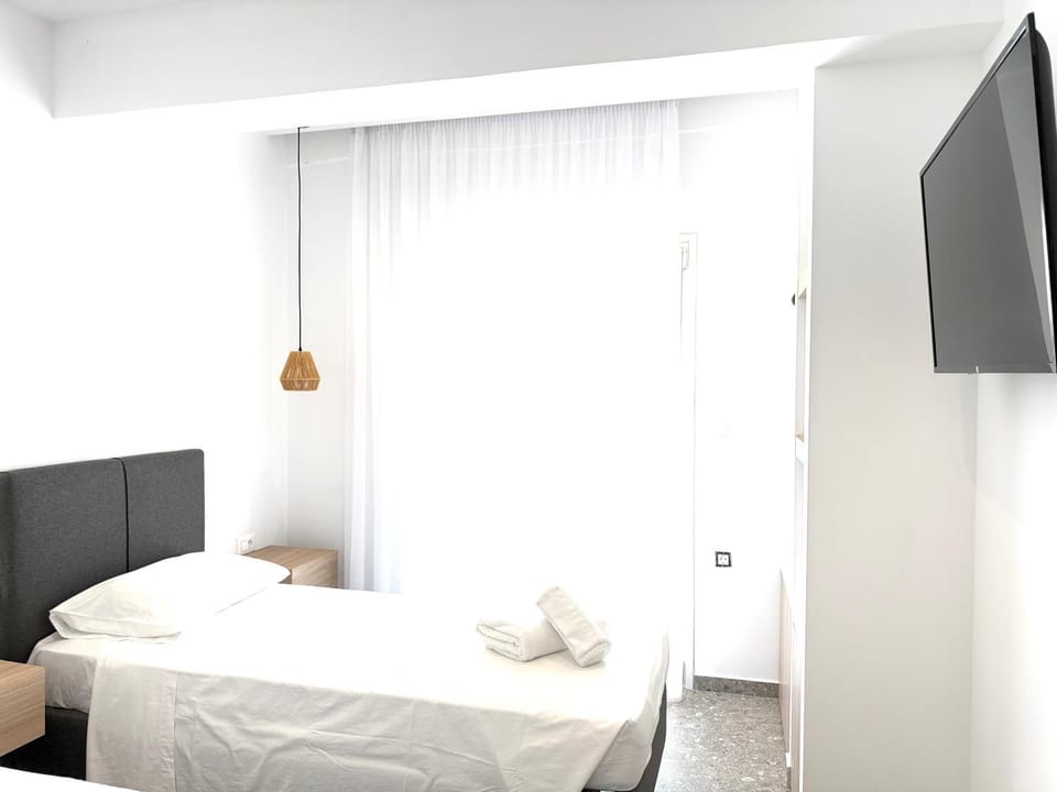 Sakellis Home 2- Steps to Beach & Town Apartment in Kardamena