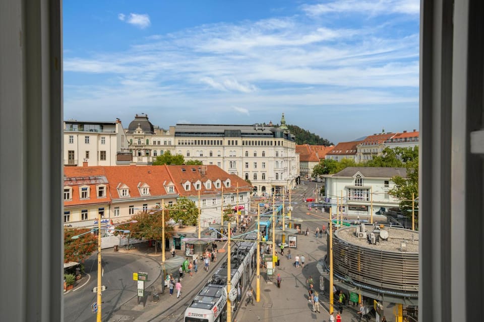 Day, Neighbourhood, City view, Street view, Street view, Location