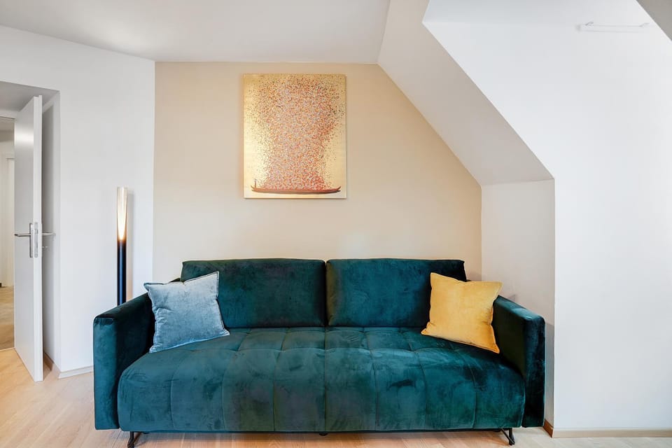Communal lounge/ TV room, Bed, Living room, Seating area, Bedroom