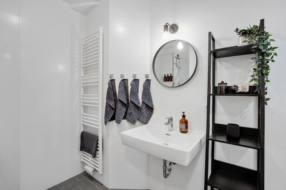 Shower, Bathroom, hair dryier, towels