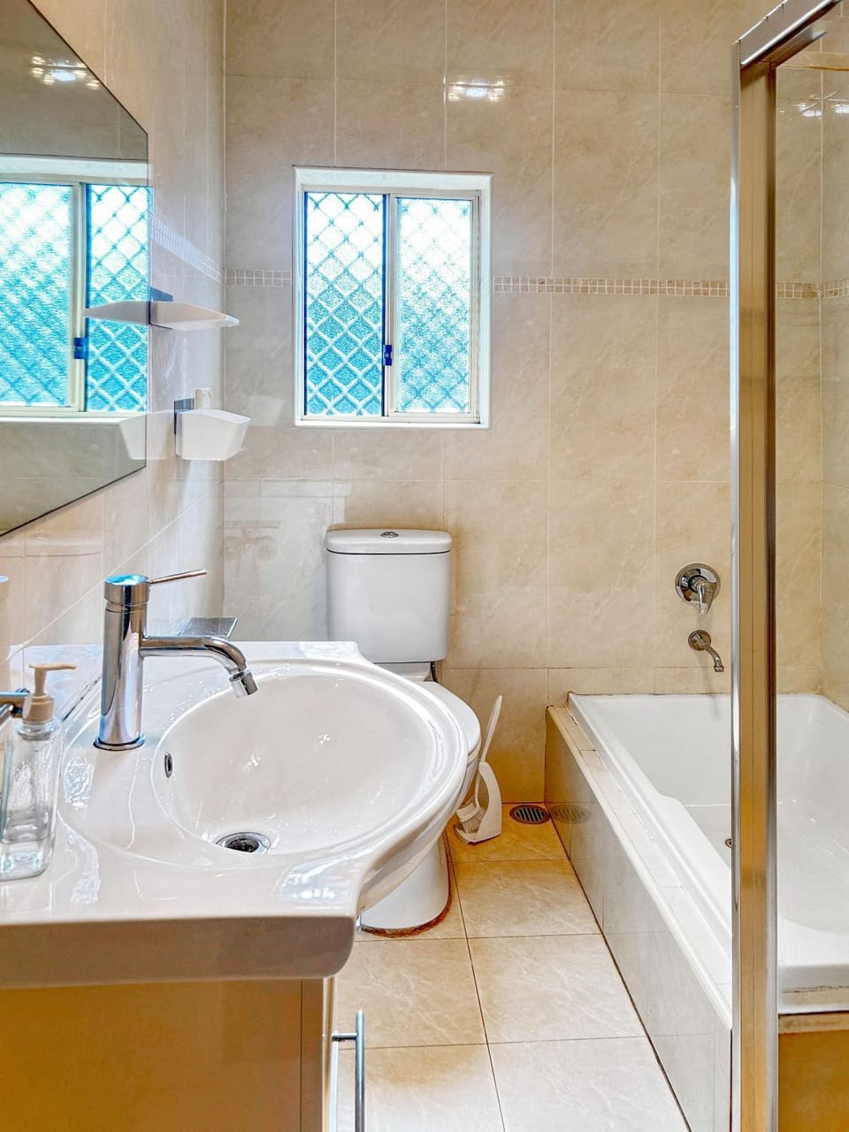 Shower, Toilet, Bathroom, Bath, towels