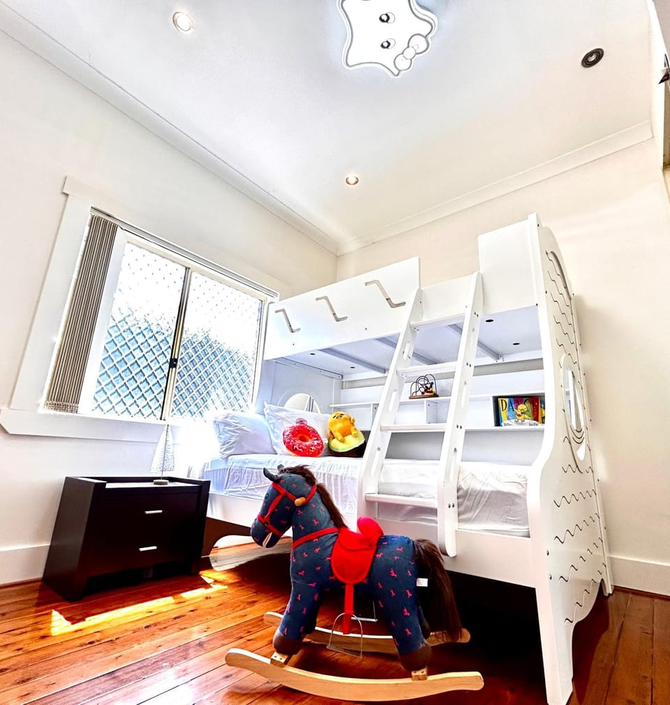 Kids's club, Bedroom, bunk bed