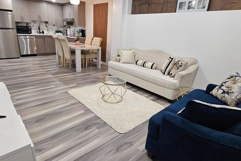 Kitchen or kitchenette, Living room, Seating area, Dining area, dishwasher