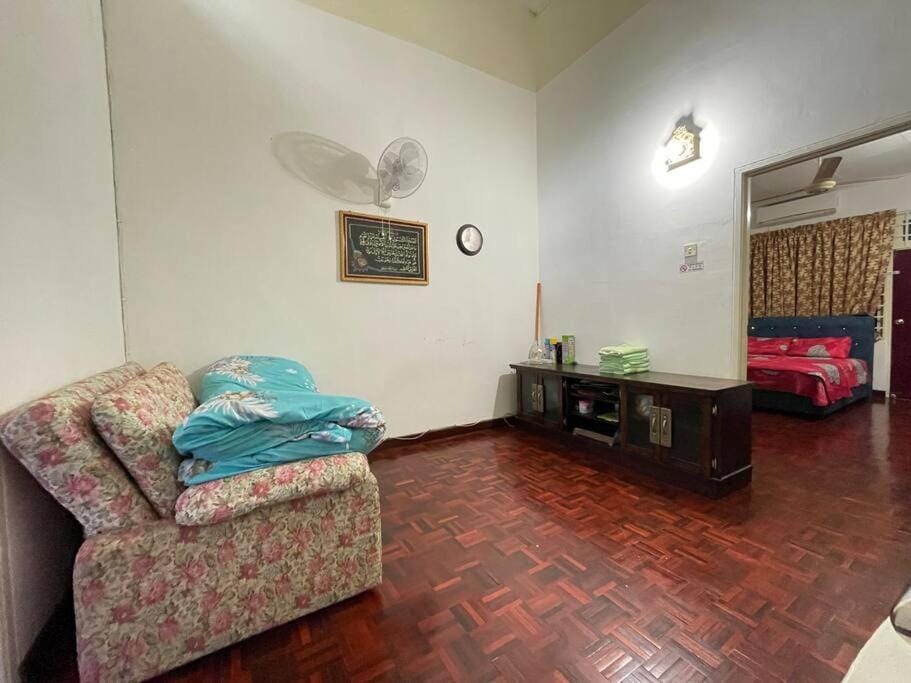 4BR 2Storey Terrace Homestay at Bukit Jambul by SK Vacation Homes House in Bayan Lepas