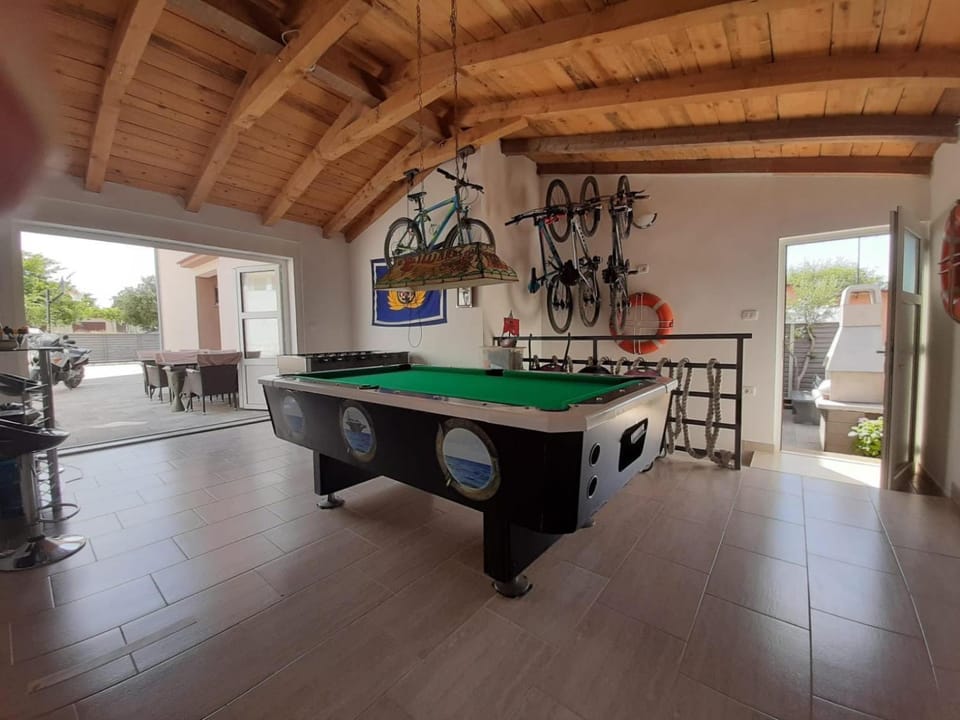 Billiard, Darts, Entertainment