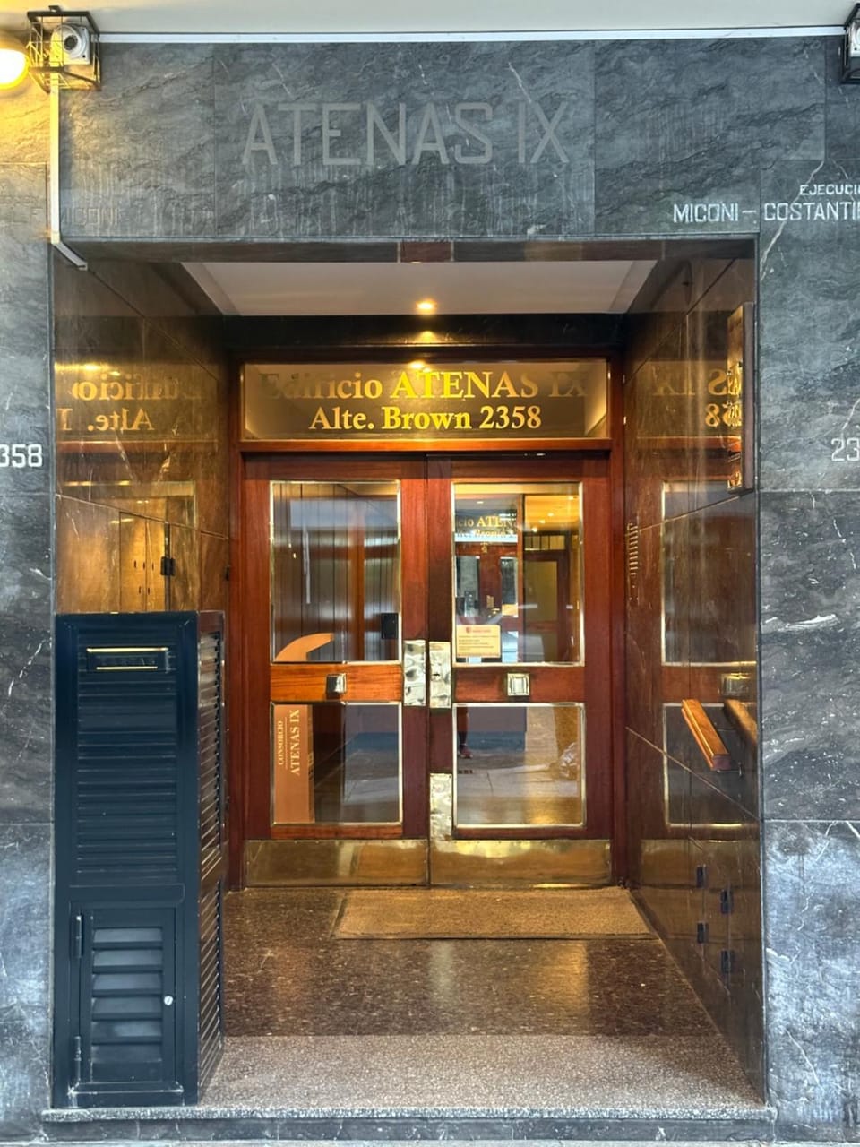 Facade/entrance