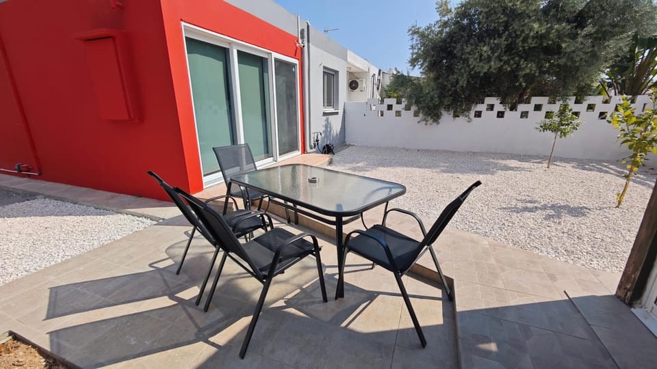 Day, Dining area