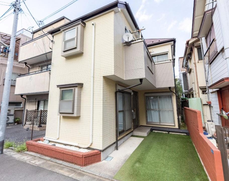 NOT A HOME亀有 駅徒歩5分 無料駐車場 ディズニーまで車22分 羽田空行バス直通 90m2 Apartment in Saitama Prefecture
