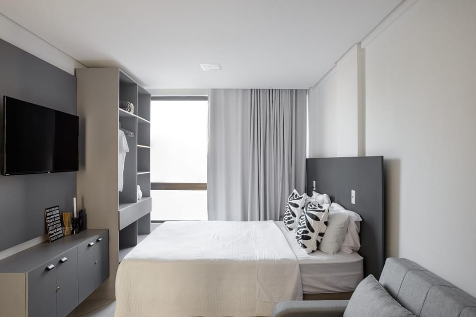 Bed, TV and multimedia, Living room, Photo of the whole room, Seating area, Bedroom