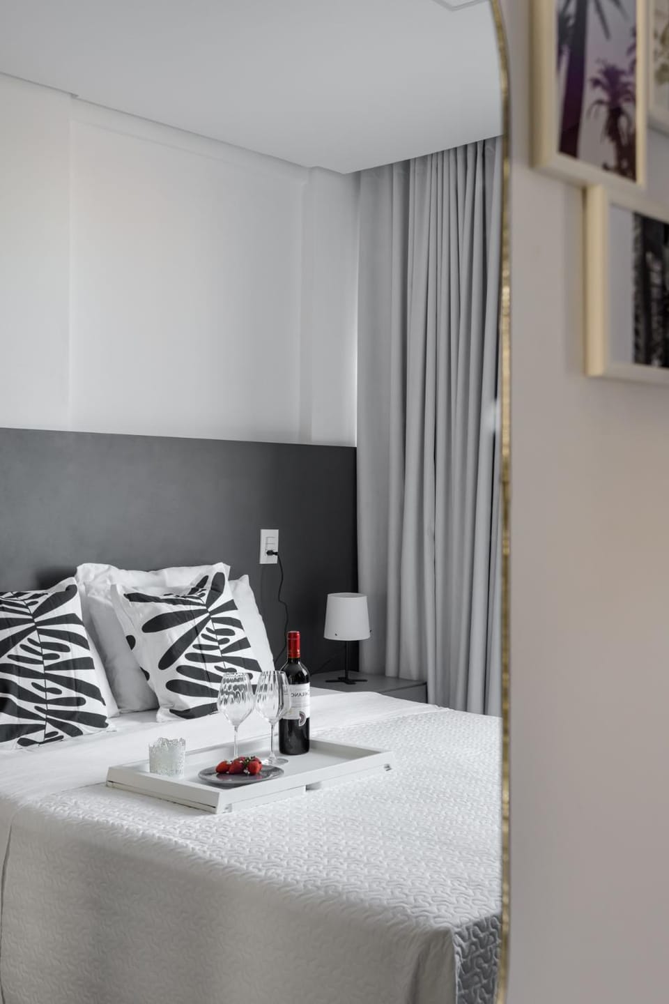 Bed, Photo of the whole room, Dining area, Bedroom