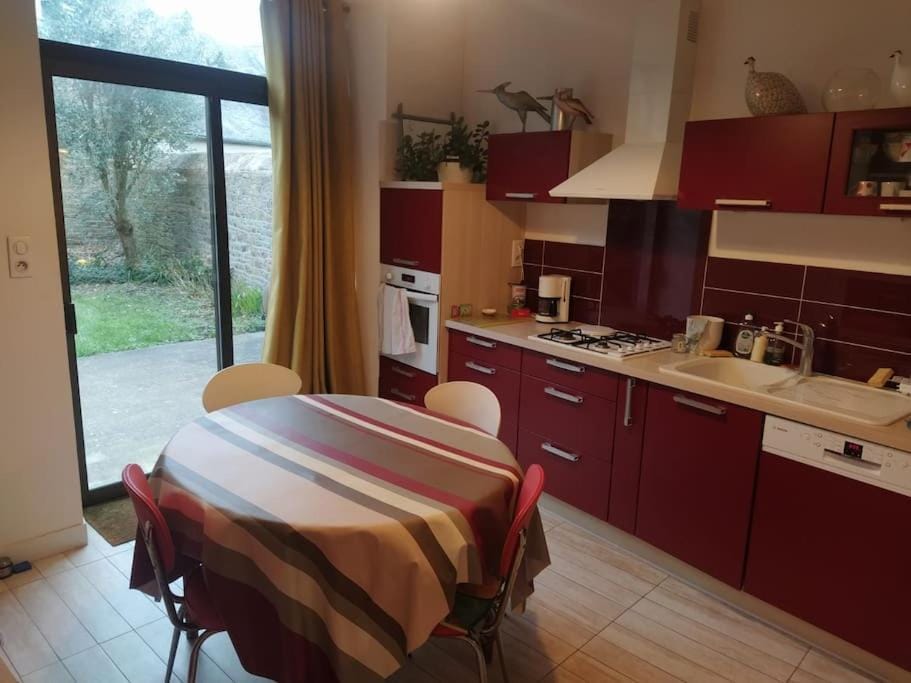 Grande maison de ville avec jardin - Baie du Mont St Michel House in Brittany