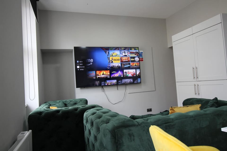 Communal lounge/ TV room, Living room