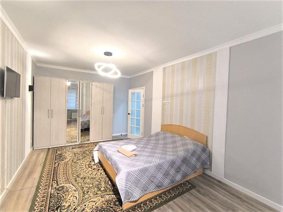 Bed, TV and multimedia, Photo of the whole room, Bedroom, towels, wardrobe