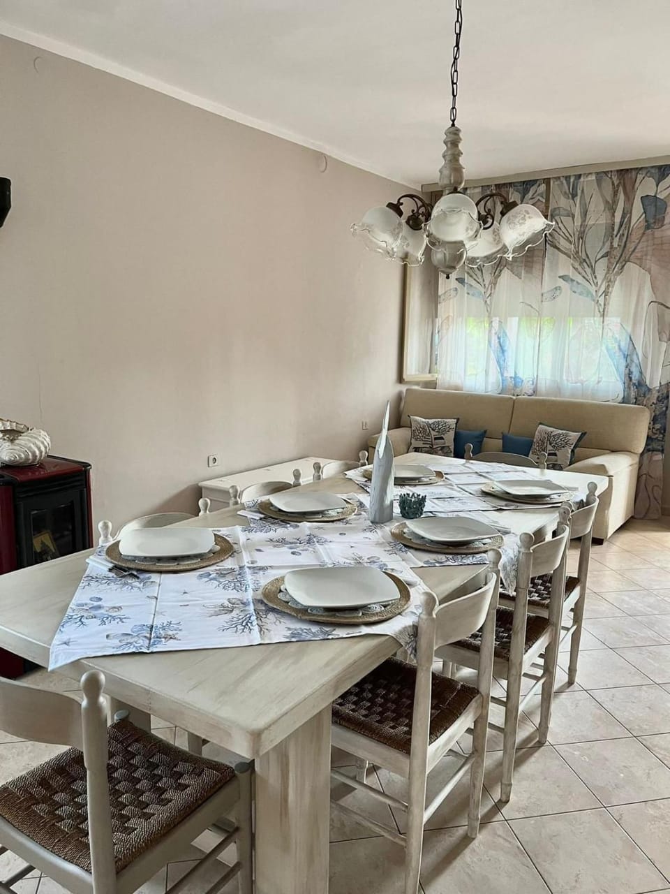 Living room, Seating area, Dining area