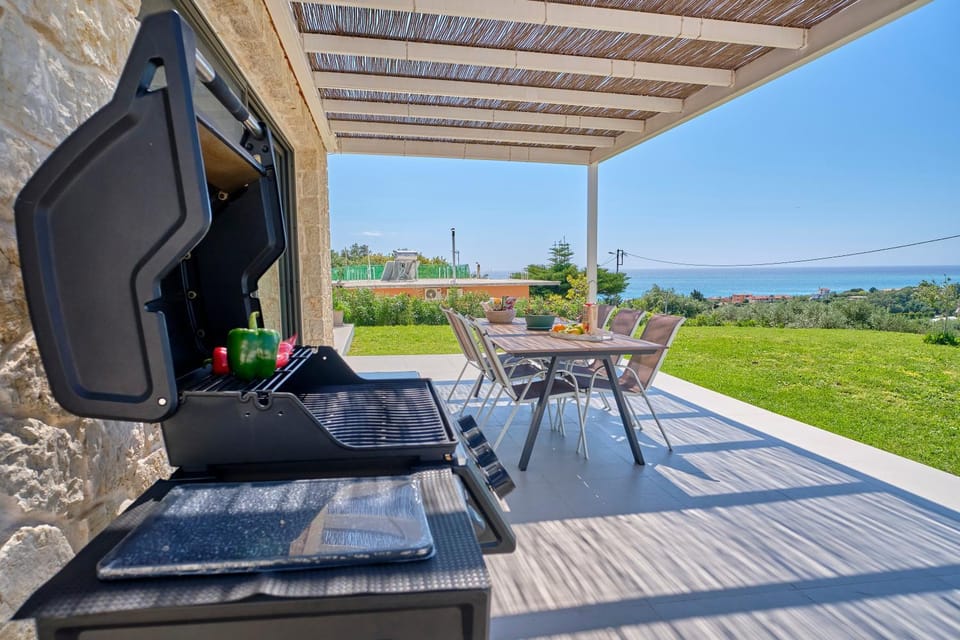 Patio, Natural landscape, Balcony/Terrace, Seating area, Dining area