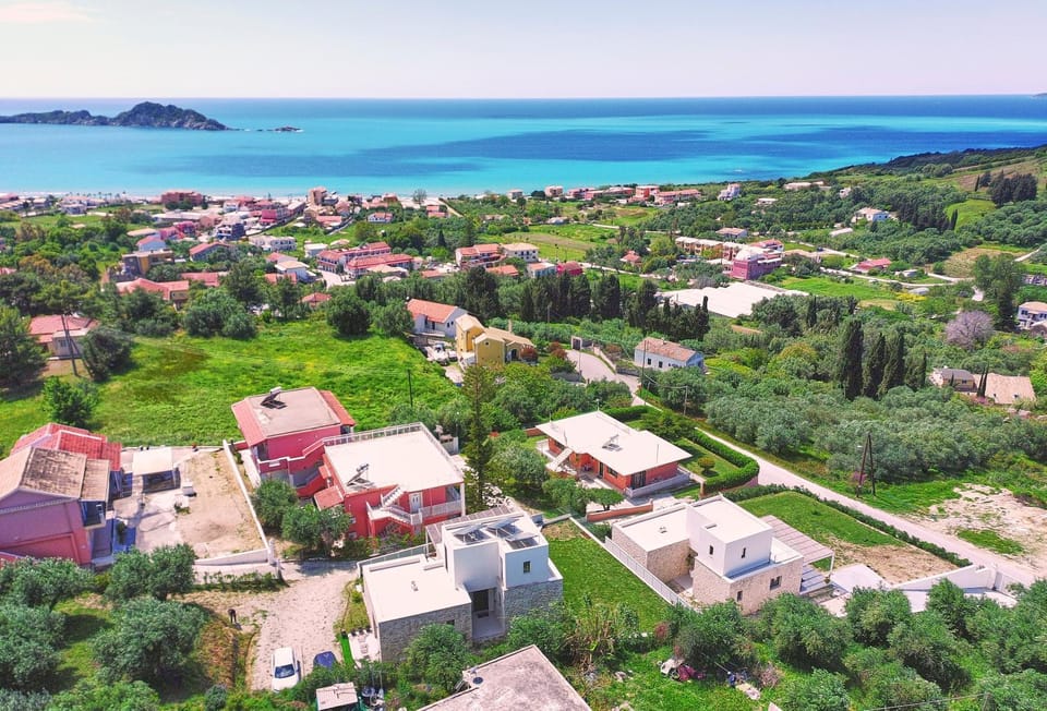 Property building, Nearby landmark, Neighbourhood, Natural landscape, Bird's eye view, City view, Sea view