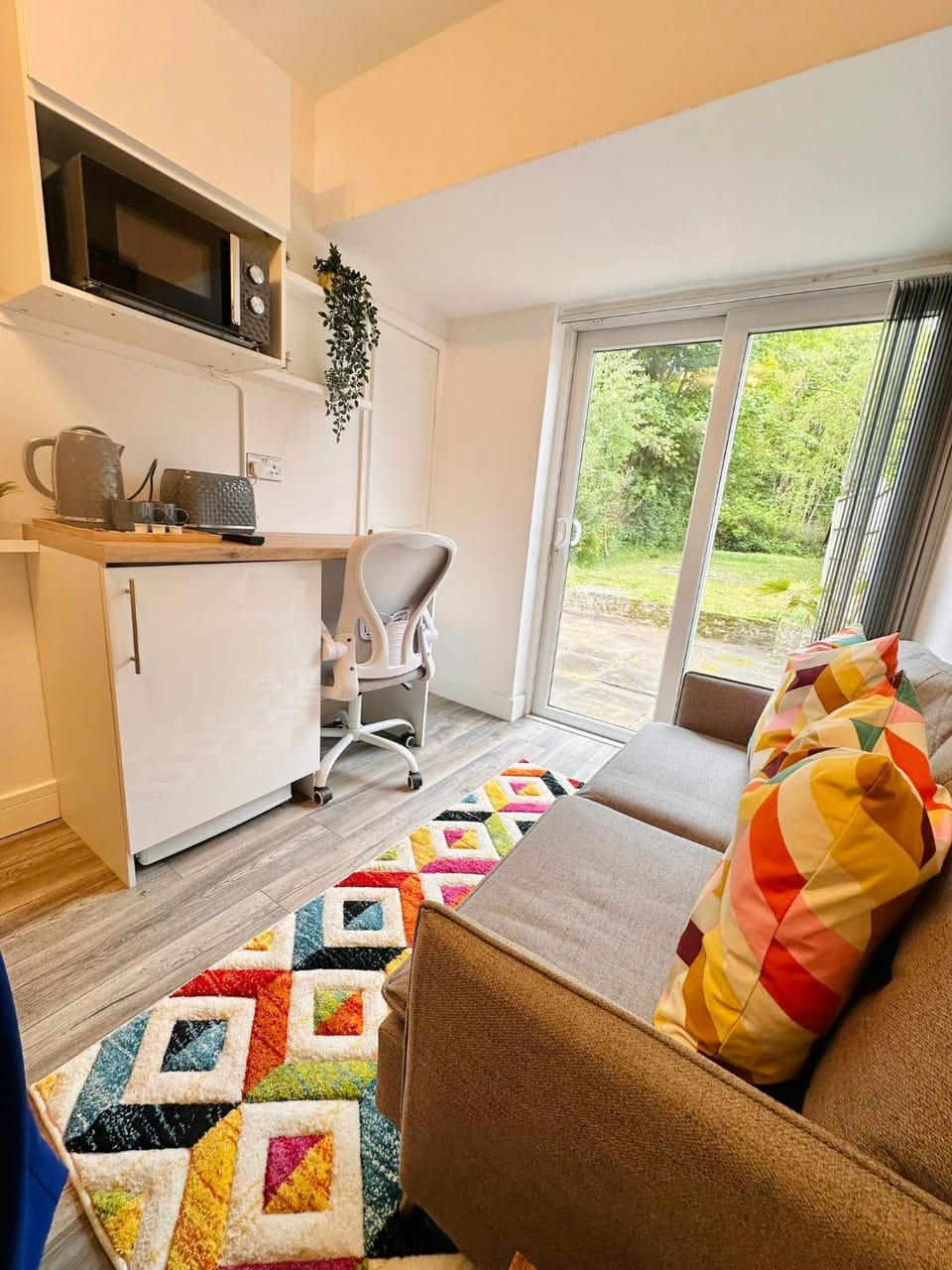 Newly Renovated Private Room with own Kitchenette in a shared house in Birmingham B29 R2 Bed and Breakfast in Birmingham