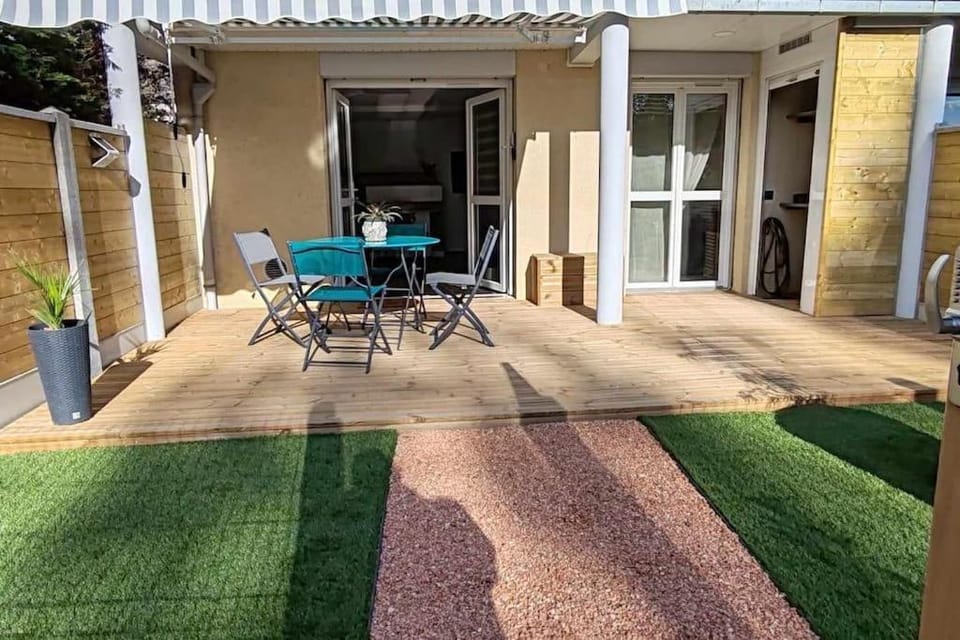 Patio, Dining area
