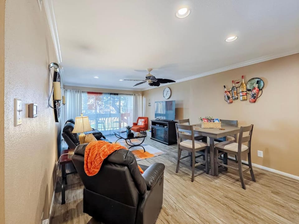 Living room, Dining area, fireplace