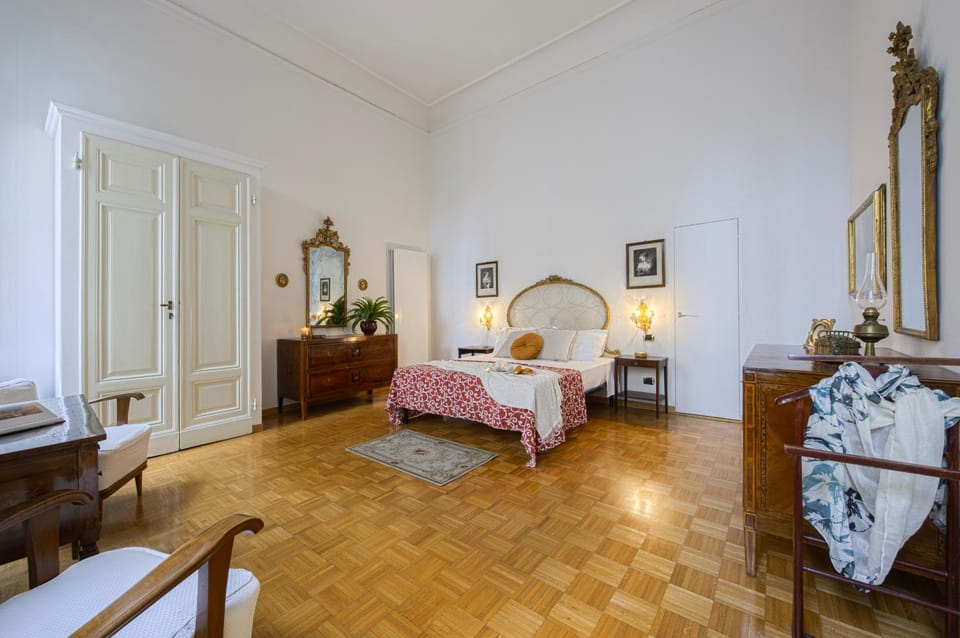 Photo of the whole room, Bedroom