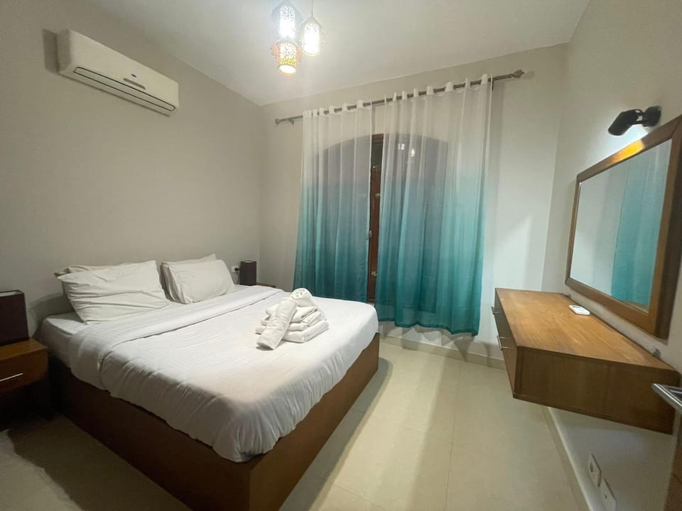 Bed, Photo of the whole room, Bedroom, air conditioner