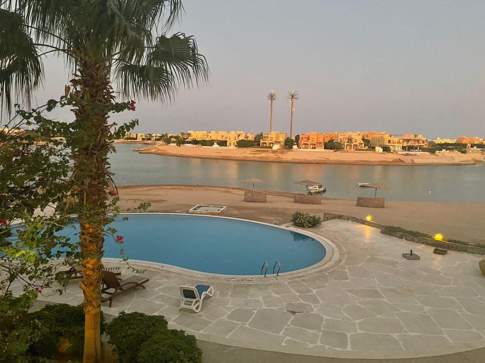 Lake view, Pool view