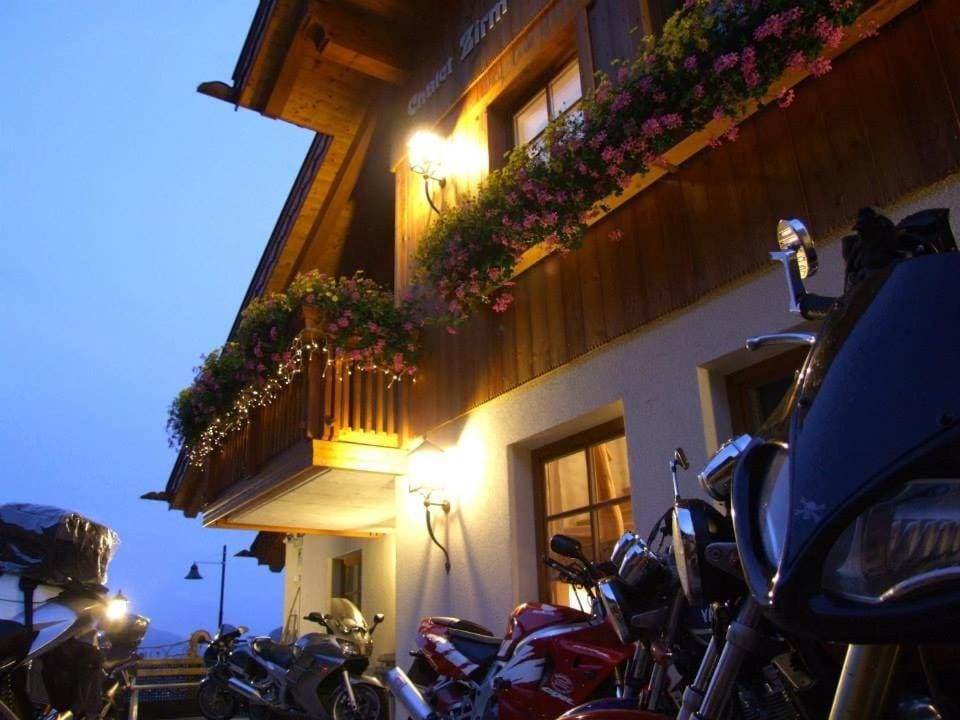 Design Chalet Zirm - check-in at Olympia Hotel Bed and Breakfast in Trentino-South Tyrol