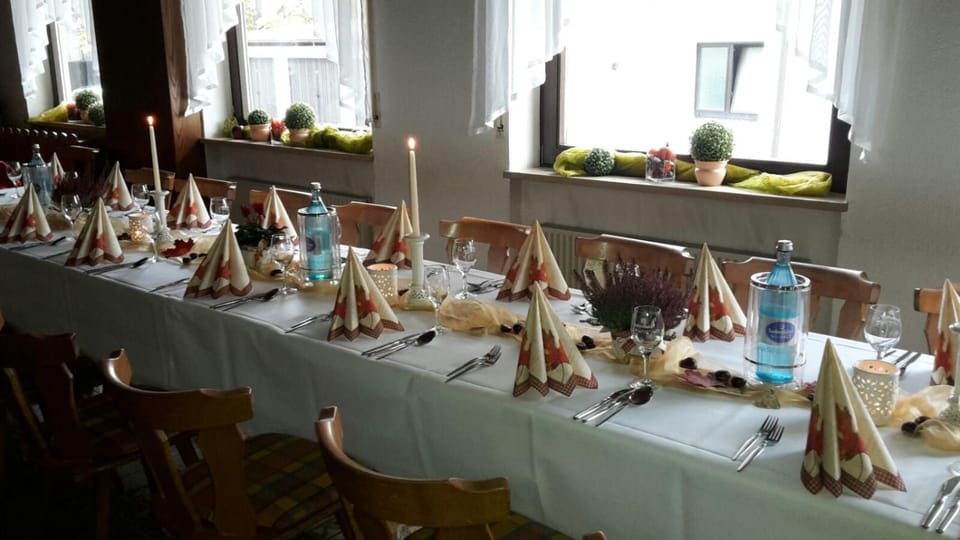 Restaurant/places to eat, Banquet/Function facilities