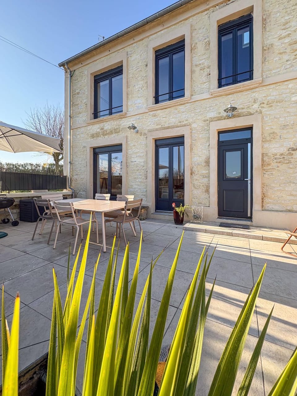 Property building, Patio, Dining area