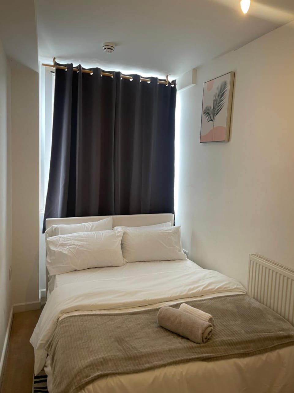 Bedroom, towels