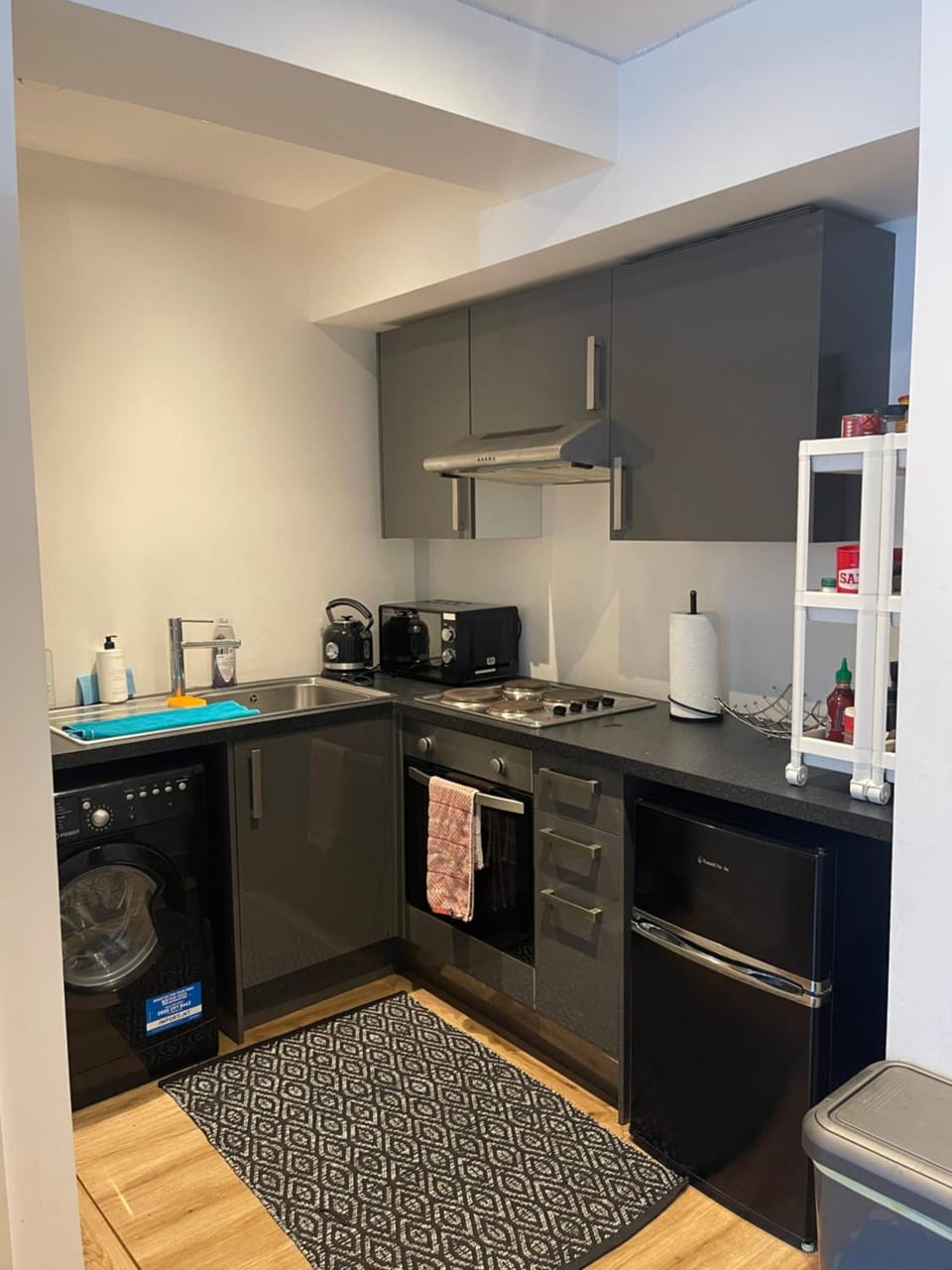 Coffee/tea facilities, Kitchen or kitchenette, minibar, stove
