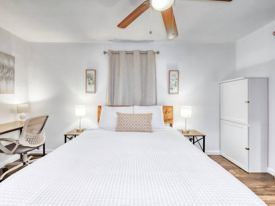 Comfy 1 Bed Close to Downtown, Night Life, UH, MED, Museum, NRG Apartment in Houston