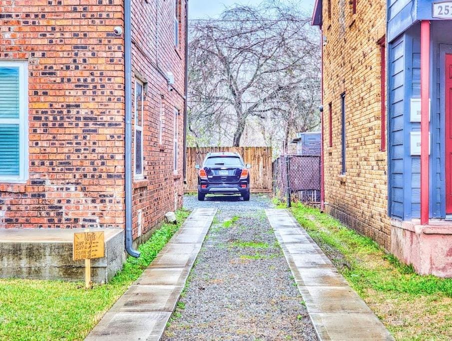Comfy 1 Bed Close to Downtown, Night Life, UH, MED, Museum, NRG Apartment in Houston