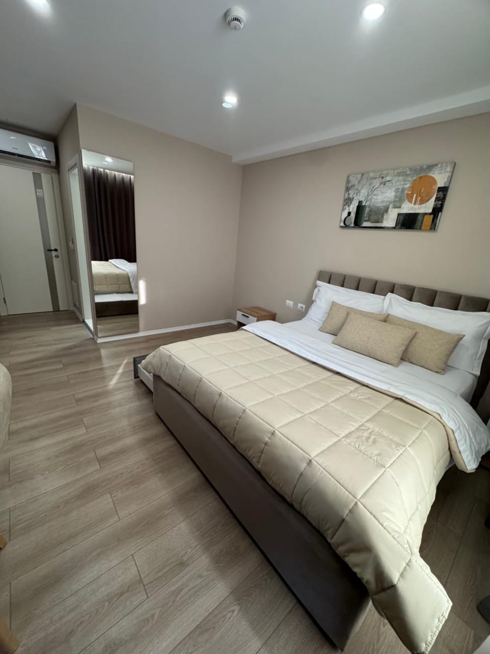 Bed, Photo of the whole room, Bedroom, internet, wardrobe, air conditioner