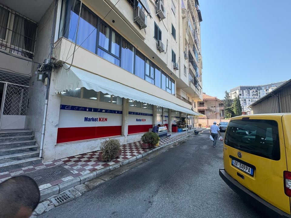 Day, City view, Landmark view, Supermarket/grocery shop, Quiet street view, Inner courtyard view, Parking