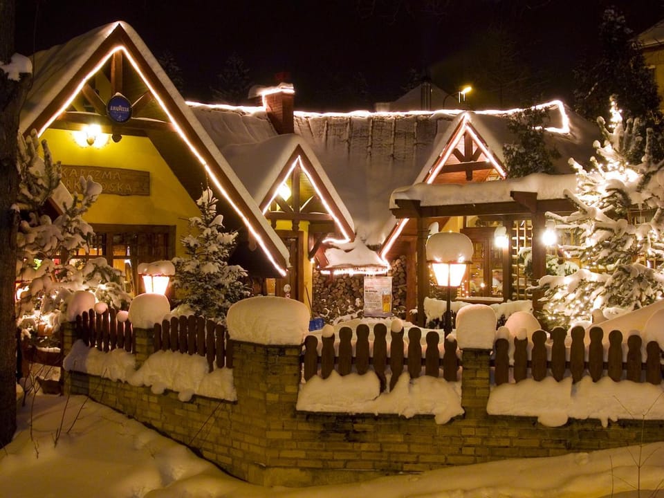 Restaurant/places to eat, Winter, Entertainment
